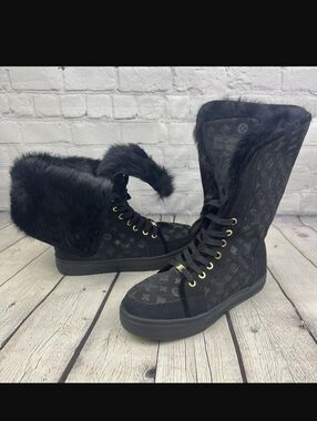 Women's Black Faux Fur Lace-Up High-Top Boots